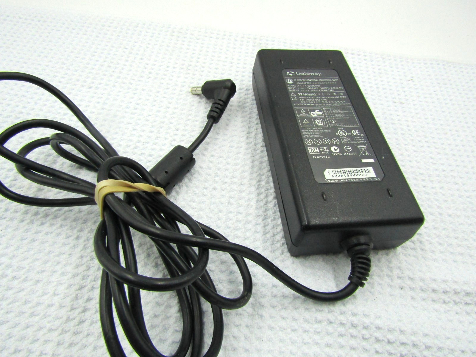Genuine Gateway Laptop Charger AC Adapter Power Supply 0220A1990 19V 4.74A 90W
