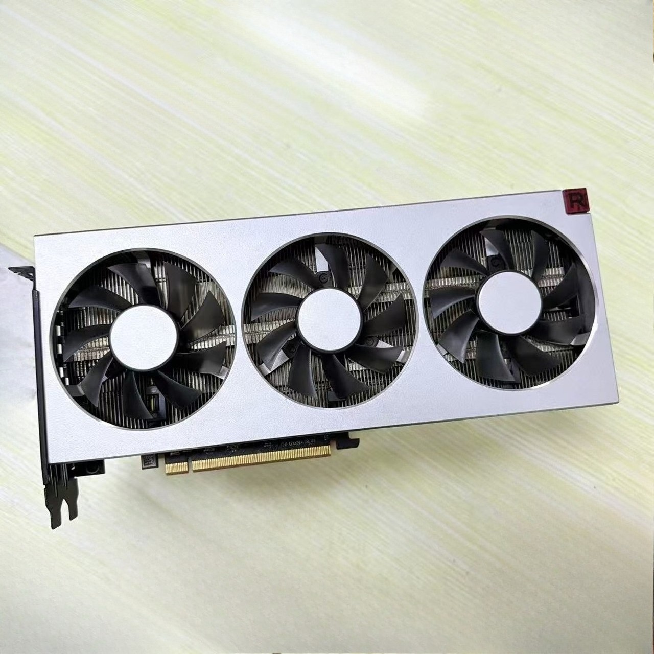 AMD Radeon VII 7 16GB Graphics Card Vega 20 GPU core with memory of up to 1TB/s