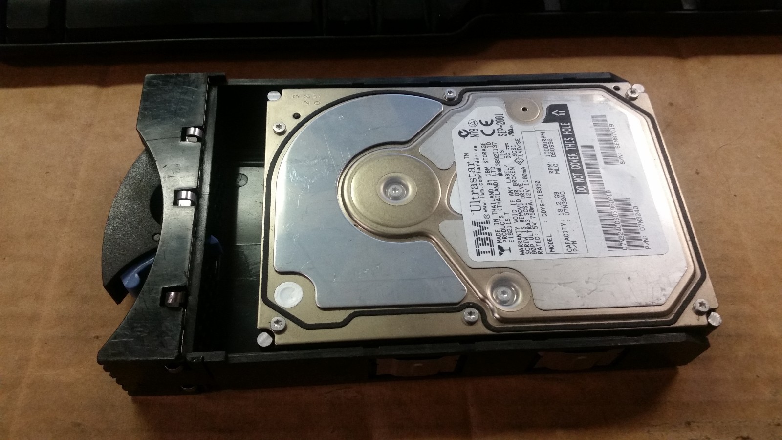 IBM 10L6081 00K4151 9.1GB 7200RPM SCSI 80 PIN Hard Drive with Tray 01K6932