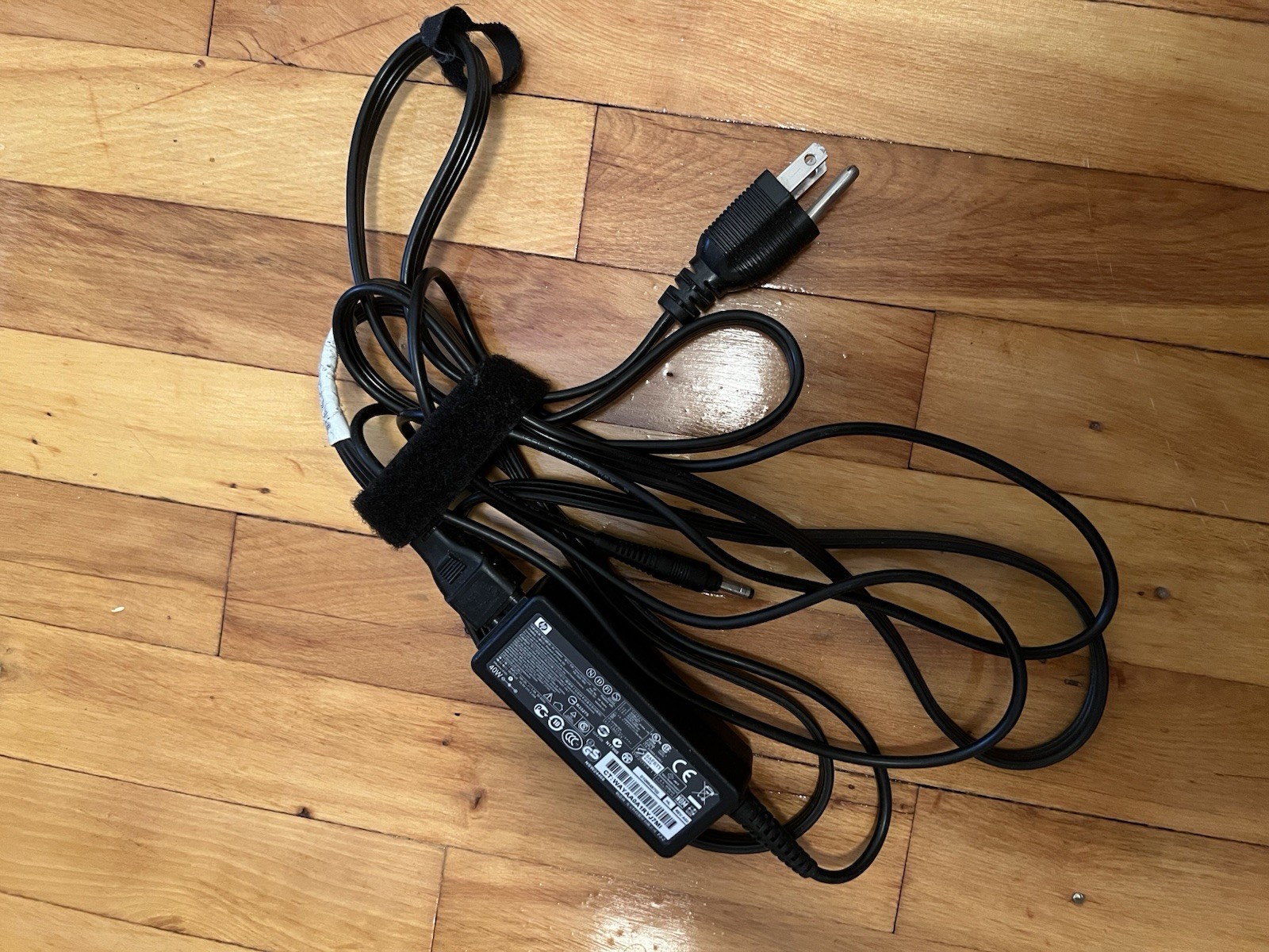 HP 40W 19V 2.1A Original Laptop Power Adapter Charger PA-1400-18HL