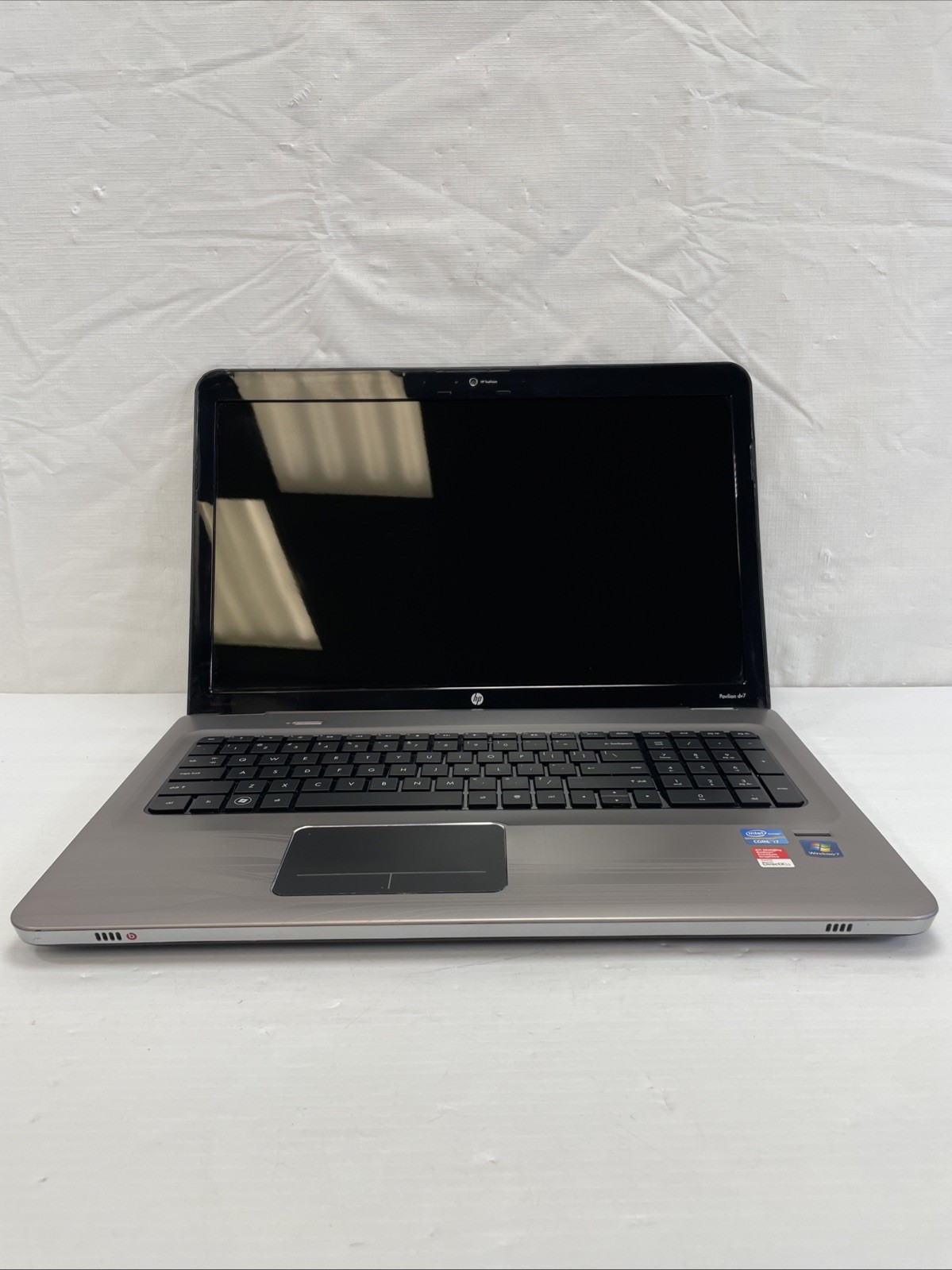 Retro Gaming HP Pavilion DV7 17.3" i7-2630QM 2.0GHz 6GB RAM 750GB HDD WinXP Pro