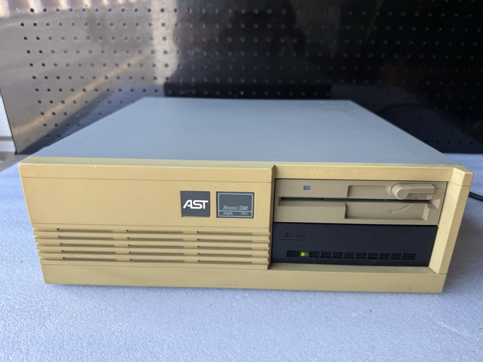 Vintage AST Research Bravo 286 Model 5 500708-001 Desktop PC Computer