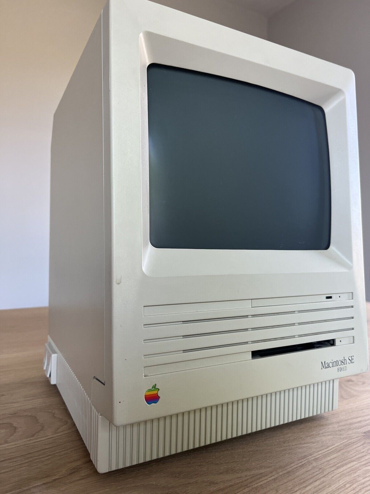 Working - Apple Macintosh SE M5011 Vintage Computer (Includes Keyboard & Mouse)