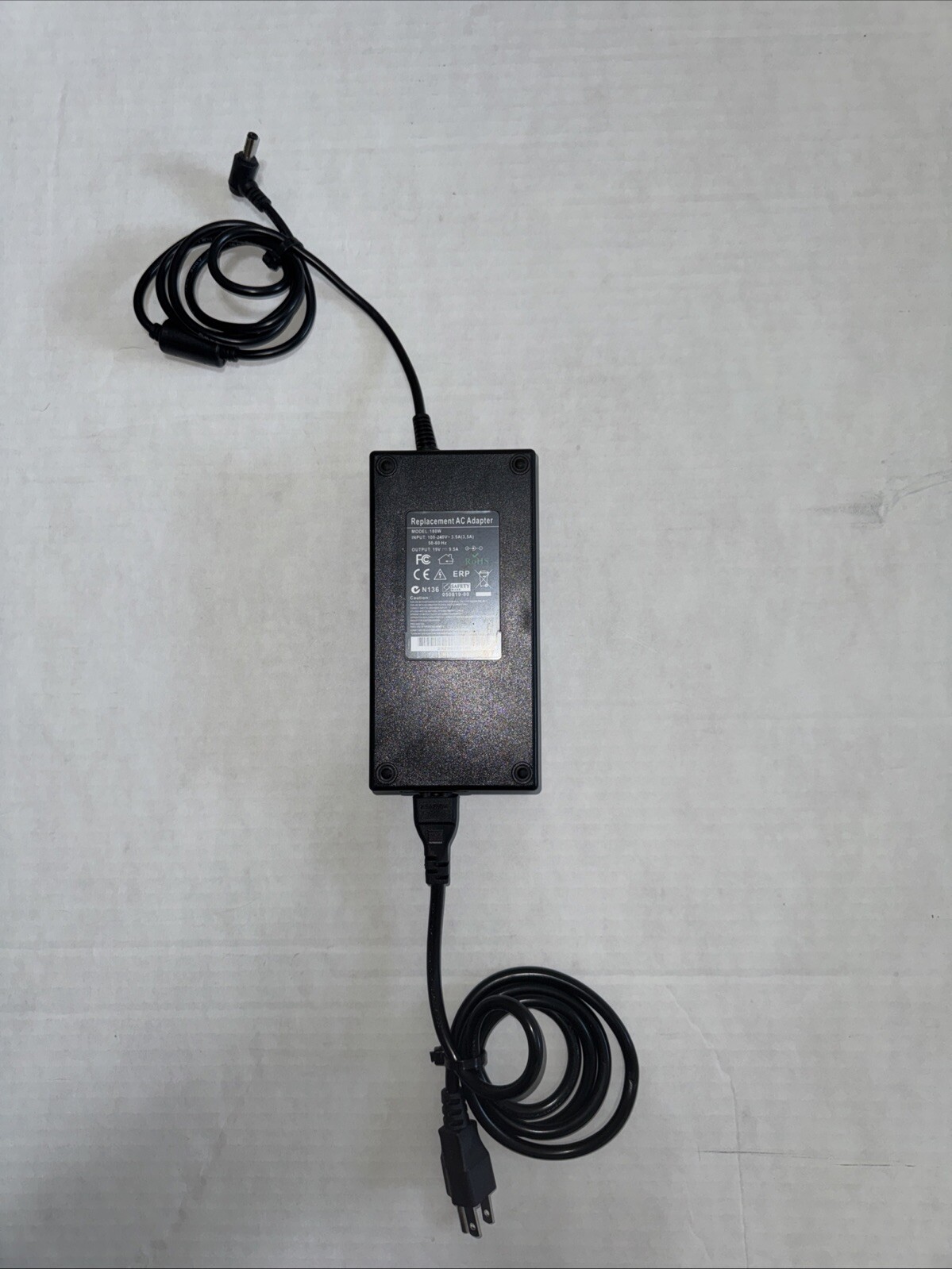 Replacement AC adapter 19 V 9.5 A