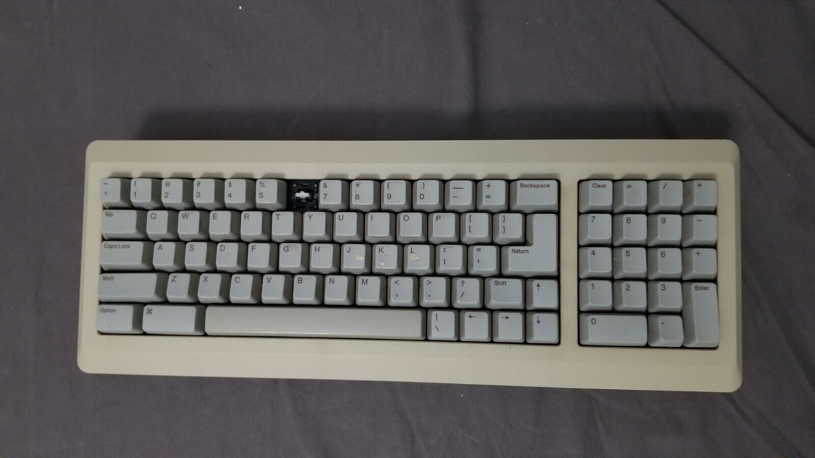 Vintage 1987 Apple M0110A Keyboard Macintosh