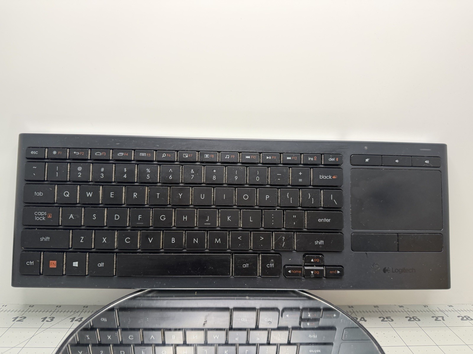 Logitech K830 Wireless Keyboard Backlit Touchpad Built-In - Tested
