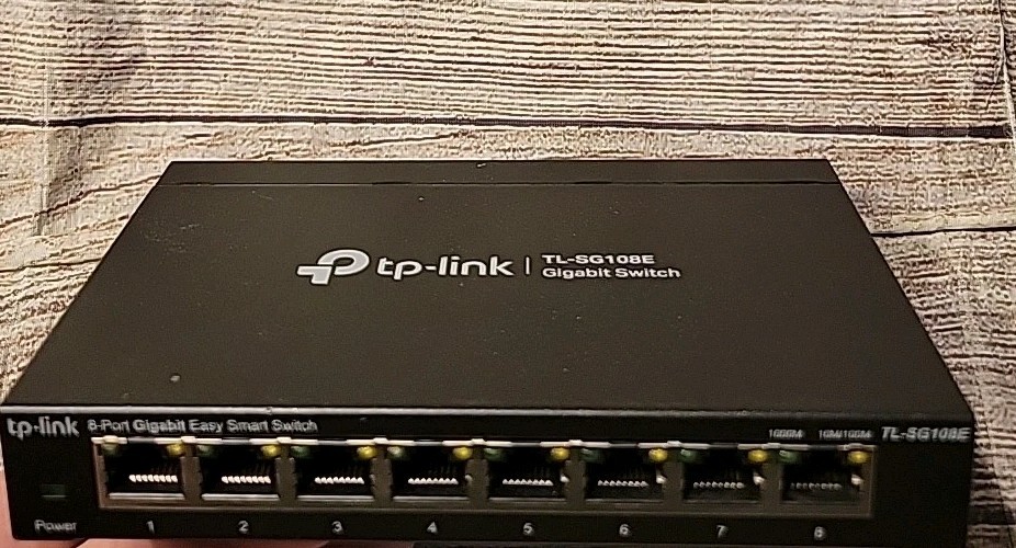 (USED) TP-Link 8-Port  Gigabit Easy Smart Switch Model # TL-SG108E Ethernet