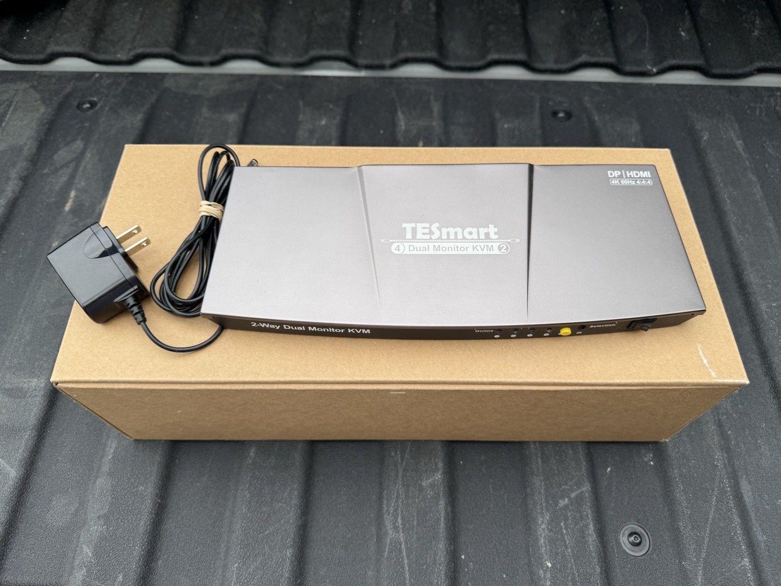 TESmart HDK0402A1U Dual Monitor KVM Switch HDMI/DP 4K 60Hz Black