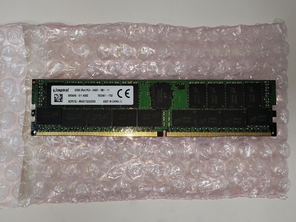 KINGSTON 9995640-011.A00G Server Memory 2Rx4 32GB DDR4