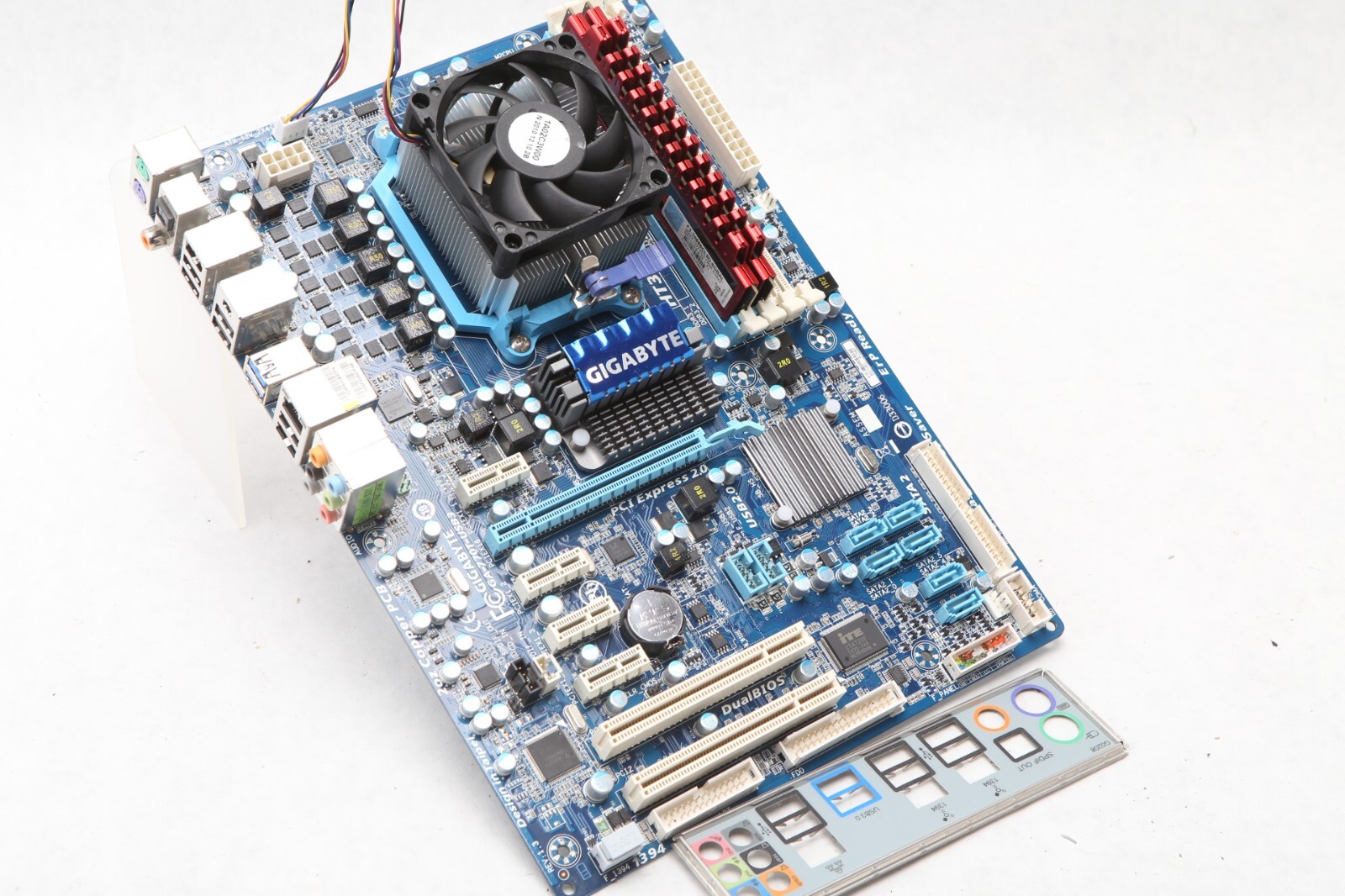 Gigabyte GA-770T-USB3 AM3 Motherboard + AMD ATHLON II X3 720 2.8ghz+ 8GB RAM D41