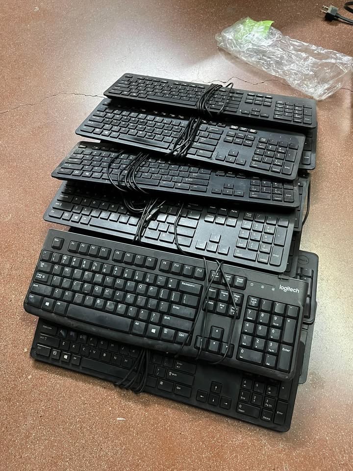 Lot of 20 Wired Computer Keyboards Mixed Brands Used Tested Working