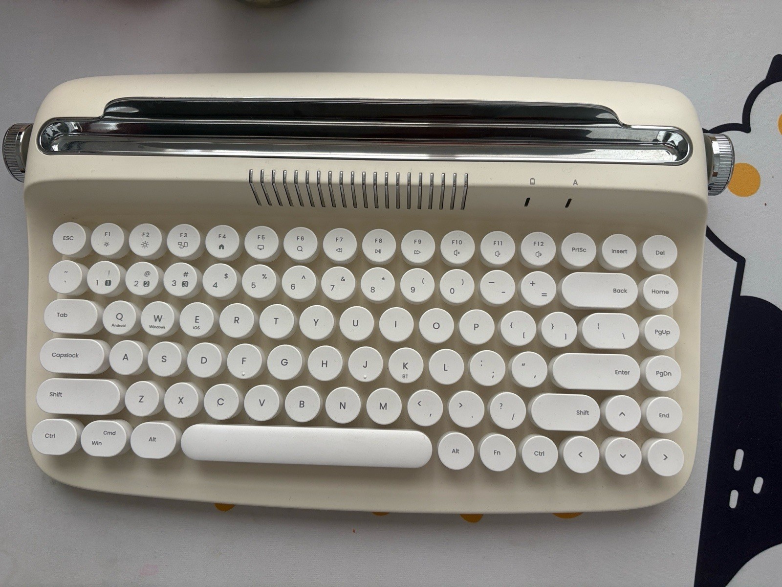 Yunzii Actto B303 Wireless Bluetooth Keyboard With Retro Typewriter, Sand Beige