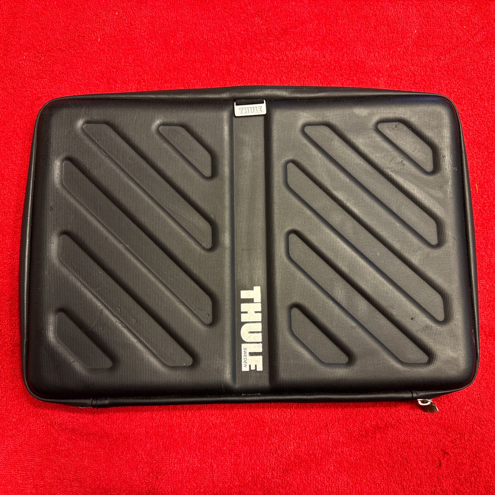 Thule Laptop Case Semi-Soft Shell Zippered Case Sleeve ~ 16” x 10.5”