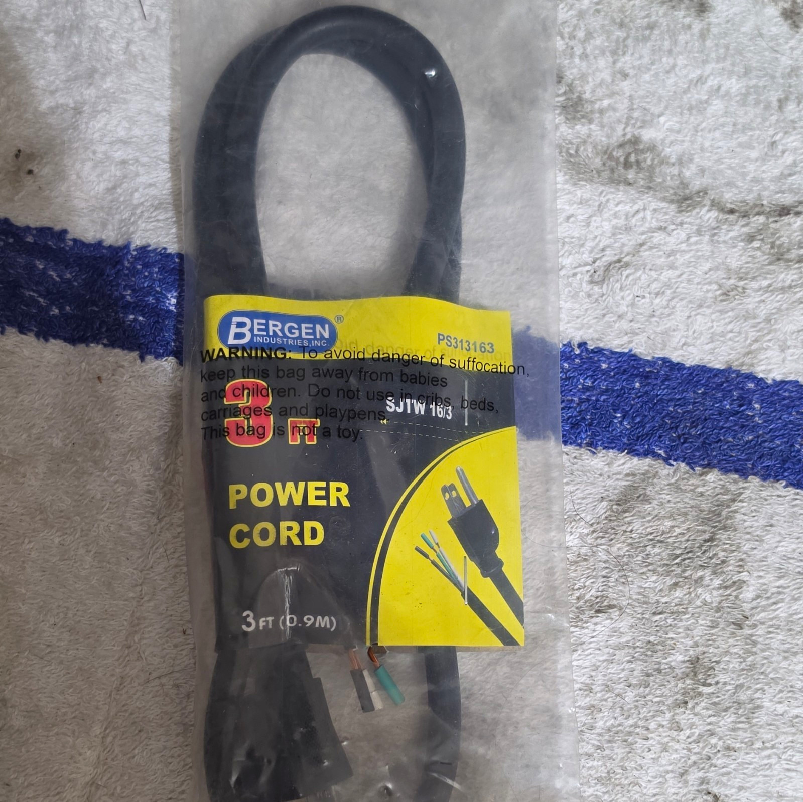 Bergen PS313163 SJTW 16/3 3ft Power Cord 3-Prong to 3-Wire Leads Black