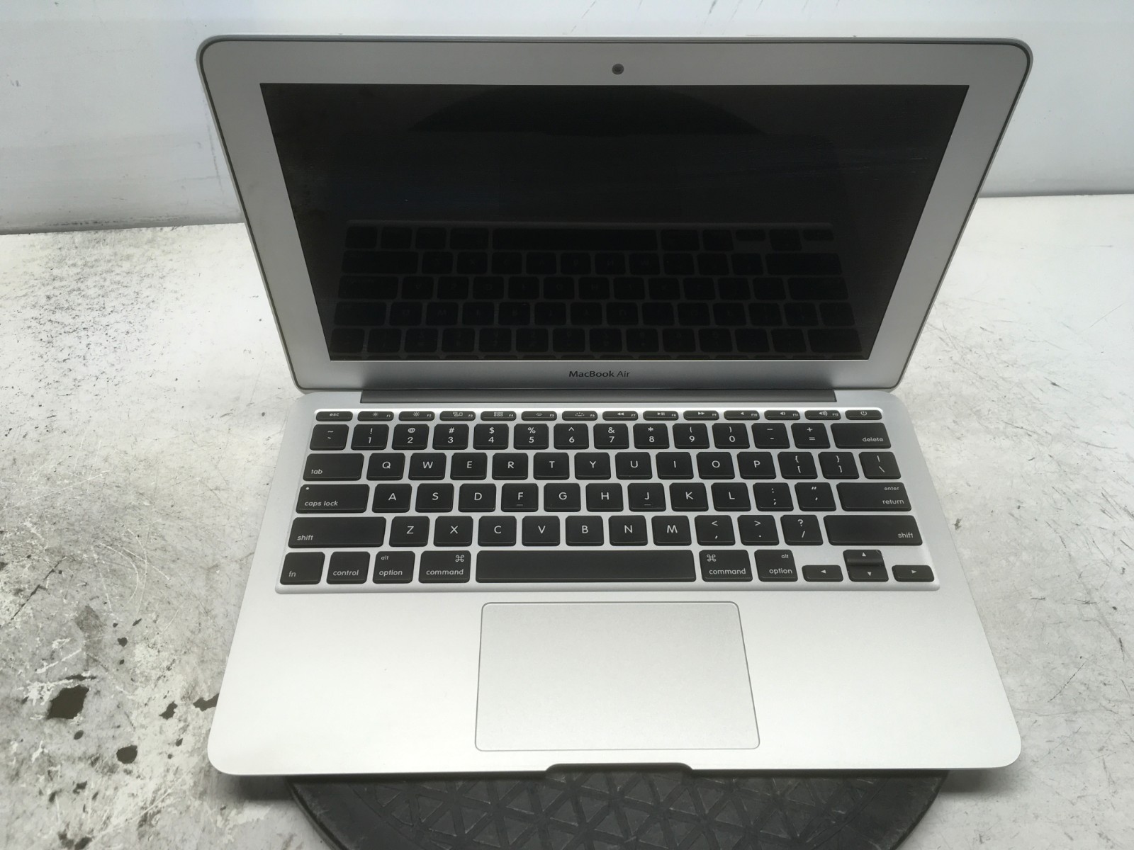 Apple MacBook Air A1465 Intel i5-4260U 1.4GHz 4 GB NO HDD No Batt