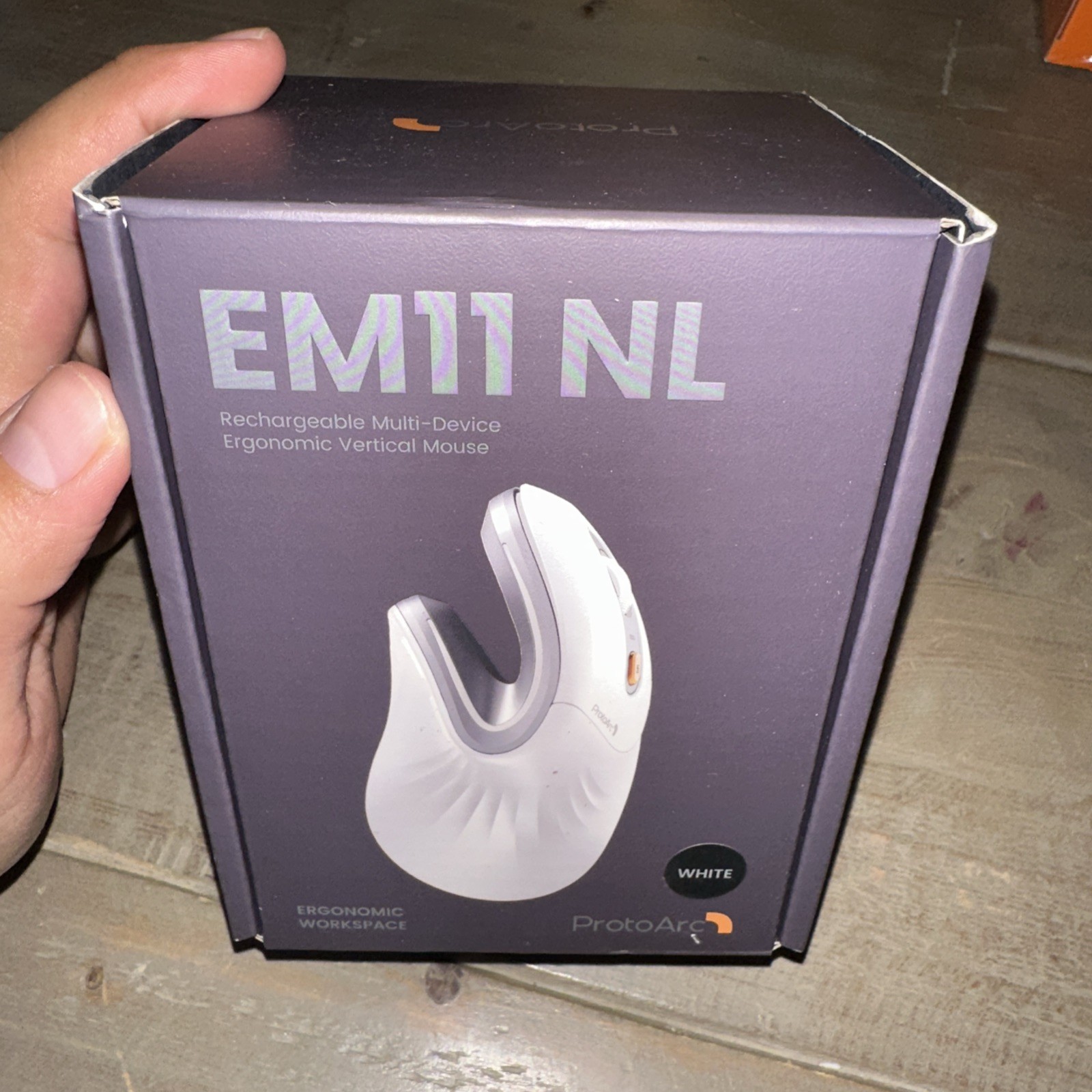 ProtoArc Ergonomic Mouse EM11 NL Wireless Vertical Multi-device White