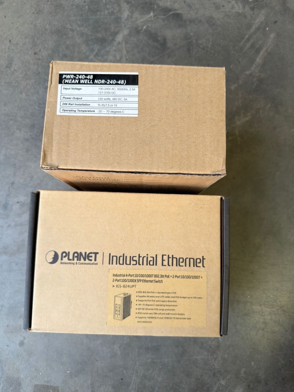 Planet IGS-824UPT Industrial 4 Port Gigabit 802.3bt PoE+ switch w power supply