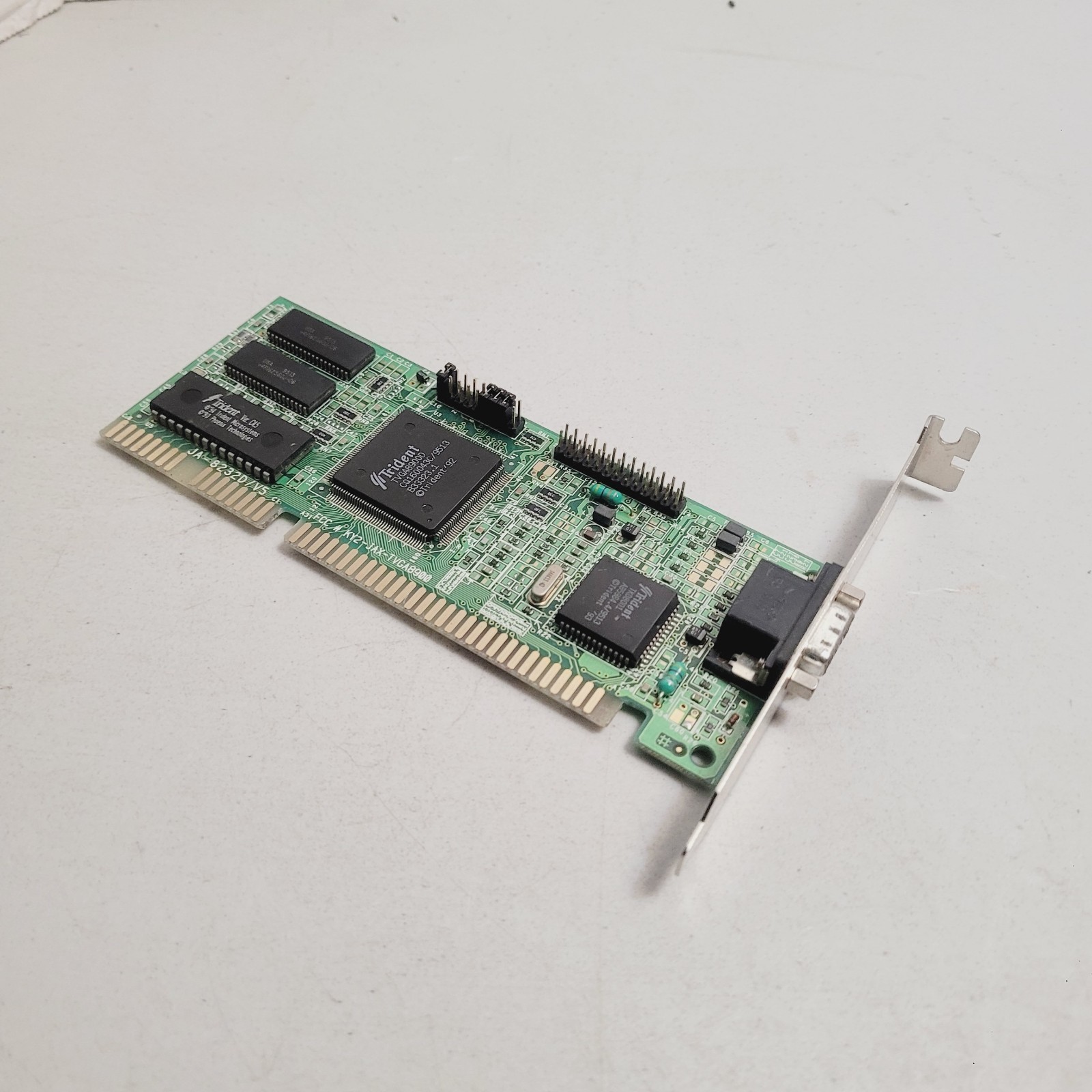 JA-8232D/V5 TRIDENT MICROSYSTEMVGA 16BIT ISA TVGA9000D-R 512K VIDEO 
