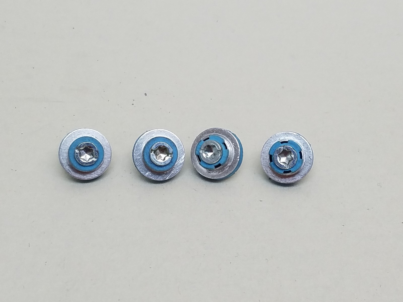 Lot of 5 Sets of 4 (20) HP 450712-001 3.5" Isolation Screws for 8000 Elite