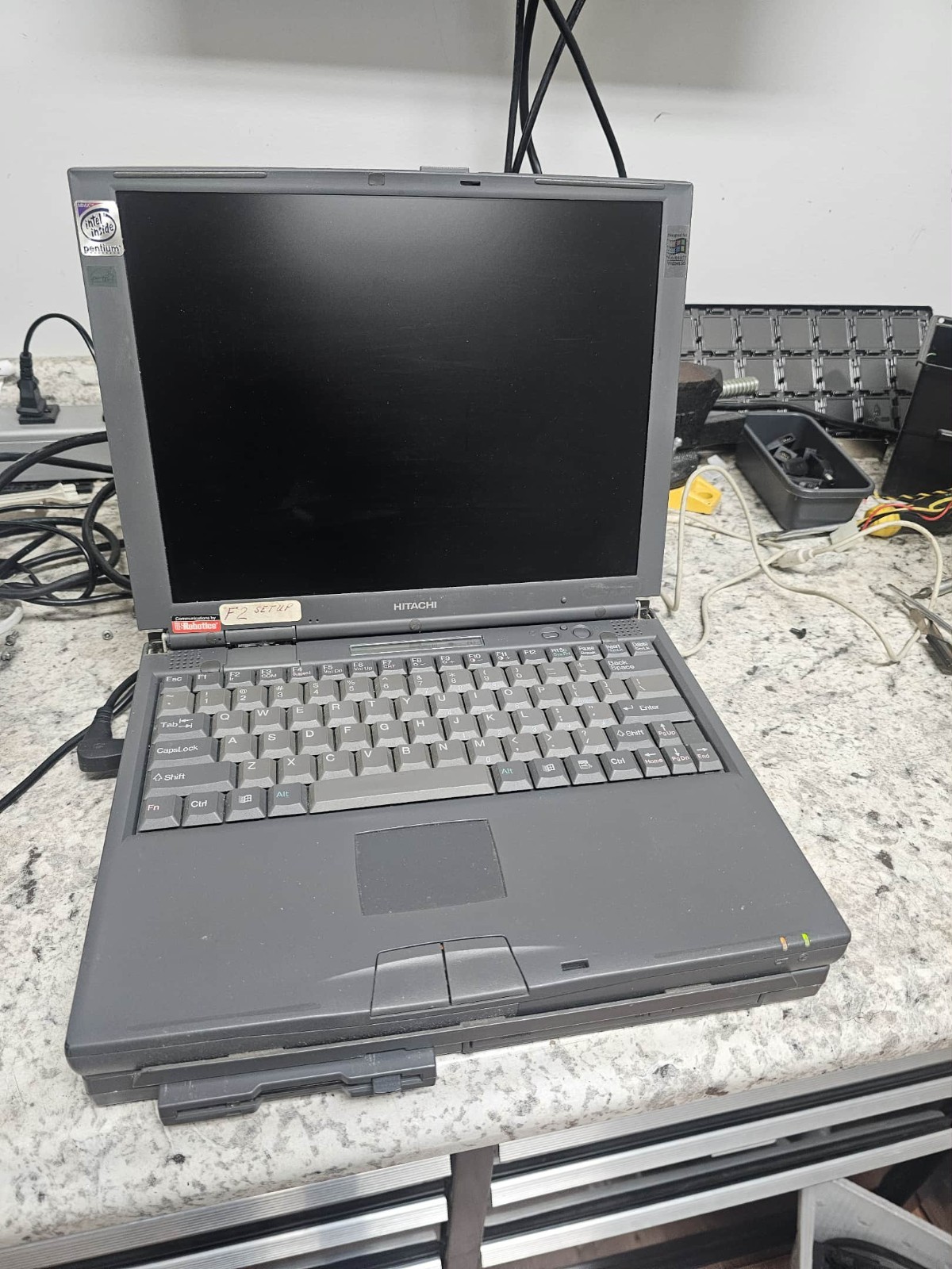 Rare Retro Vintage Hitatchi Visionbook Laptop/Notebook Computer w/Base/Dock P&R