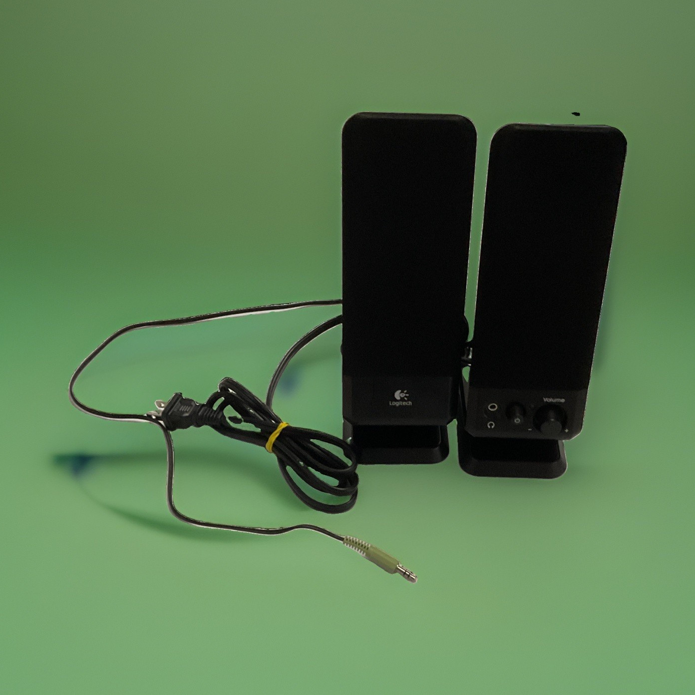 Logitech R-10 2.0 Channel Wired Computer Speakers Black 3.5mm Input