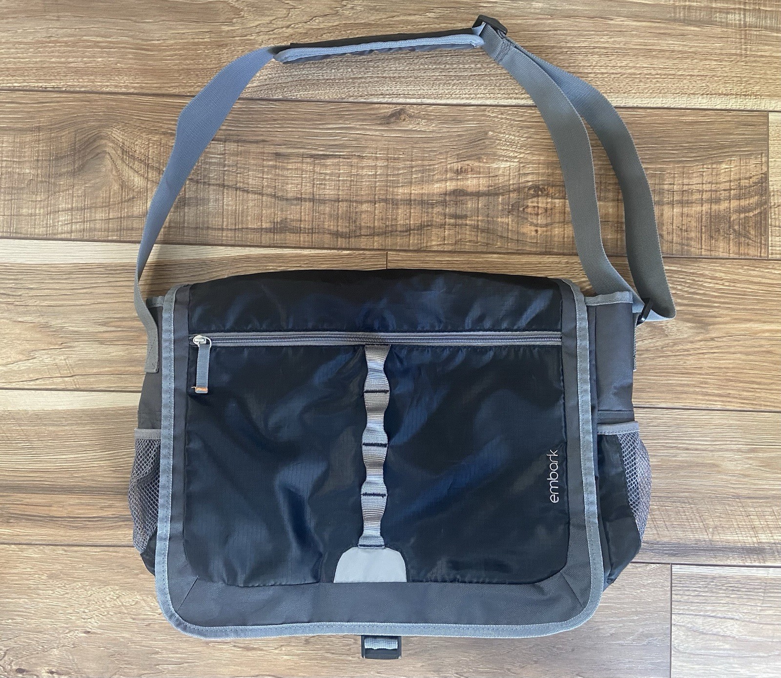 Embark Black Gray Messenger Laptop Travel Bag 18x16 Shoulder Bag Multi-Pocket