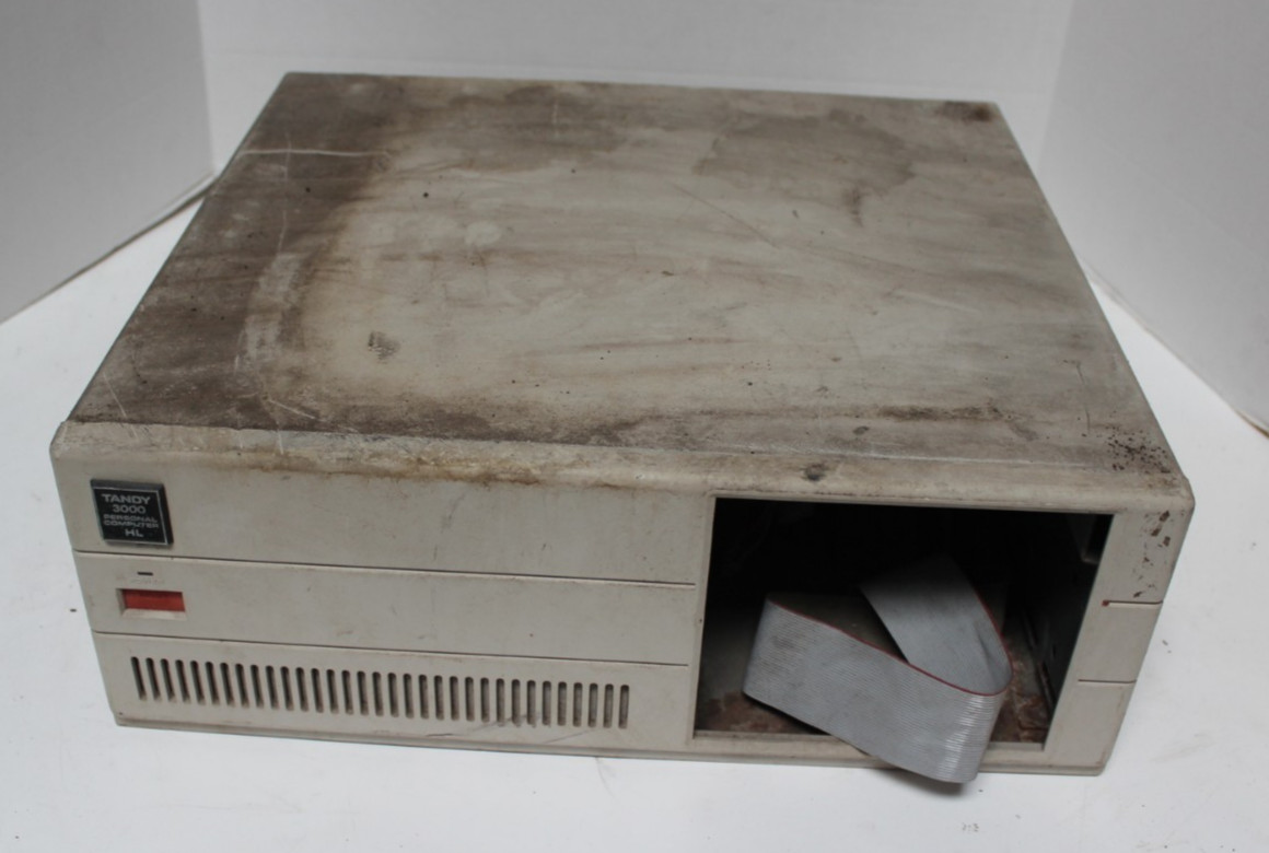 VINTAGE Tandy 3000 HL Computer Turns On, Beeps