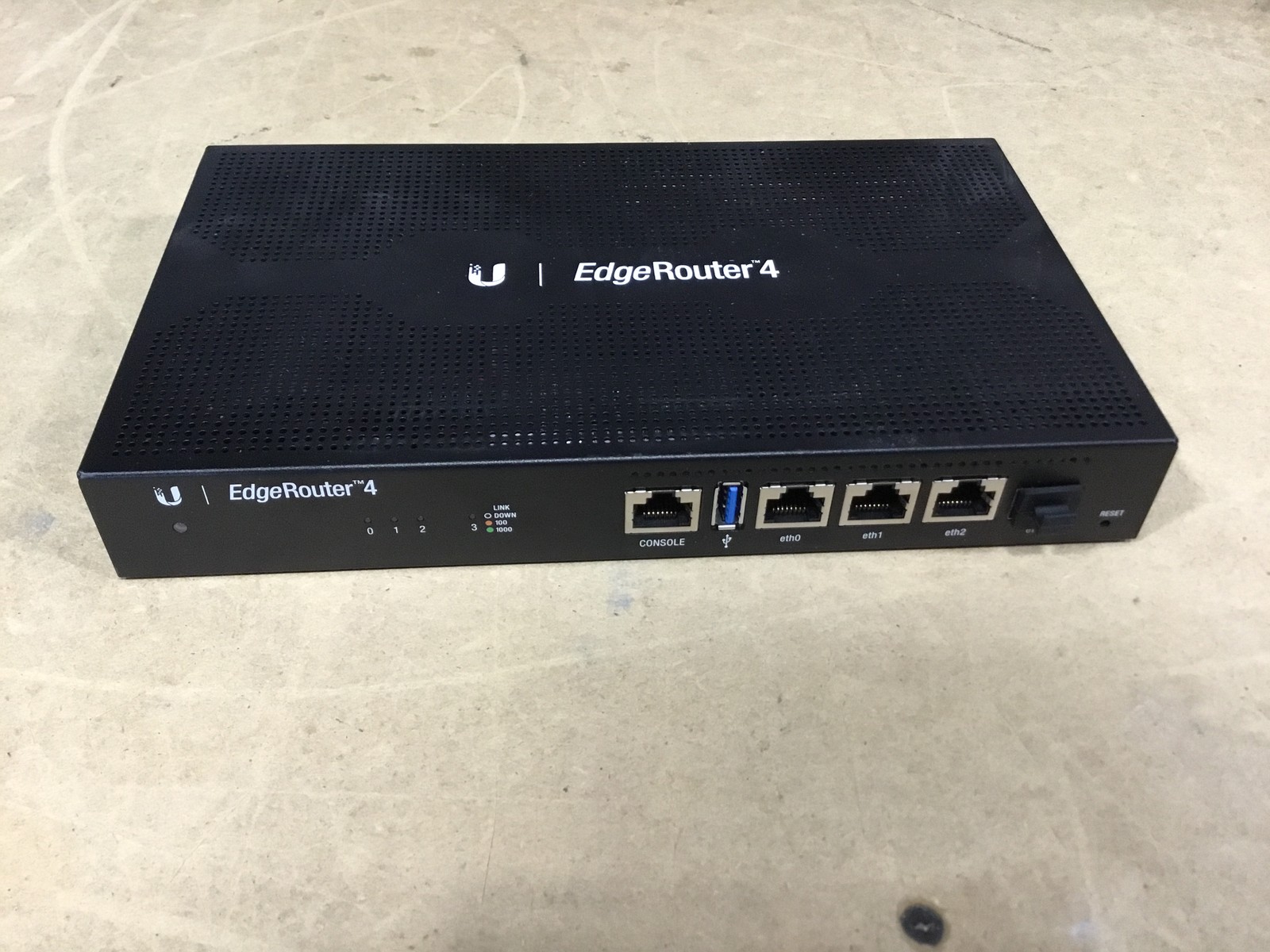 Ubiquiti EdgeRouter 4 Port Wired Gigabit Router ER-4