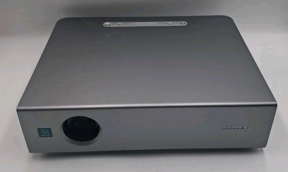 SONY VPL-CS7 LCD Data Projector - NEEDS BULB - PARTS/REPAIR