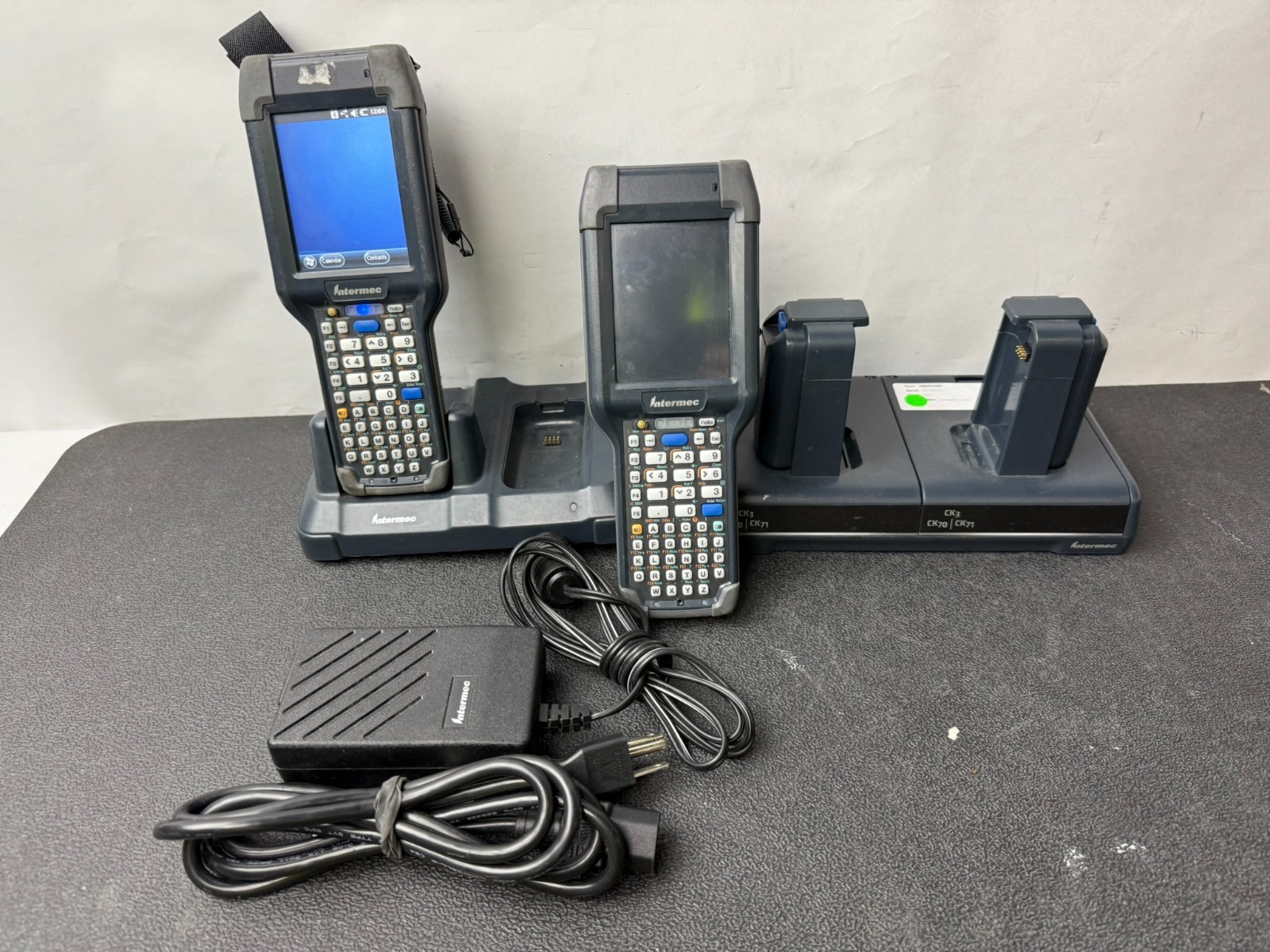 LOT of 2x CK3X Mobile Computer  & 2x Charger Docks  1002UU02 & AD20 - READ