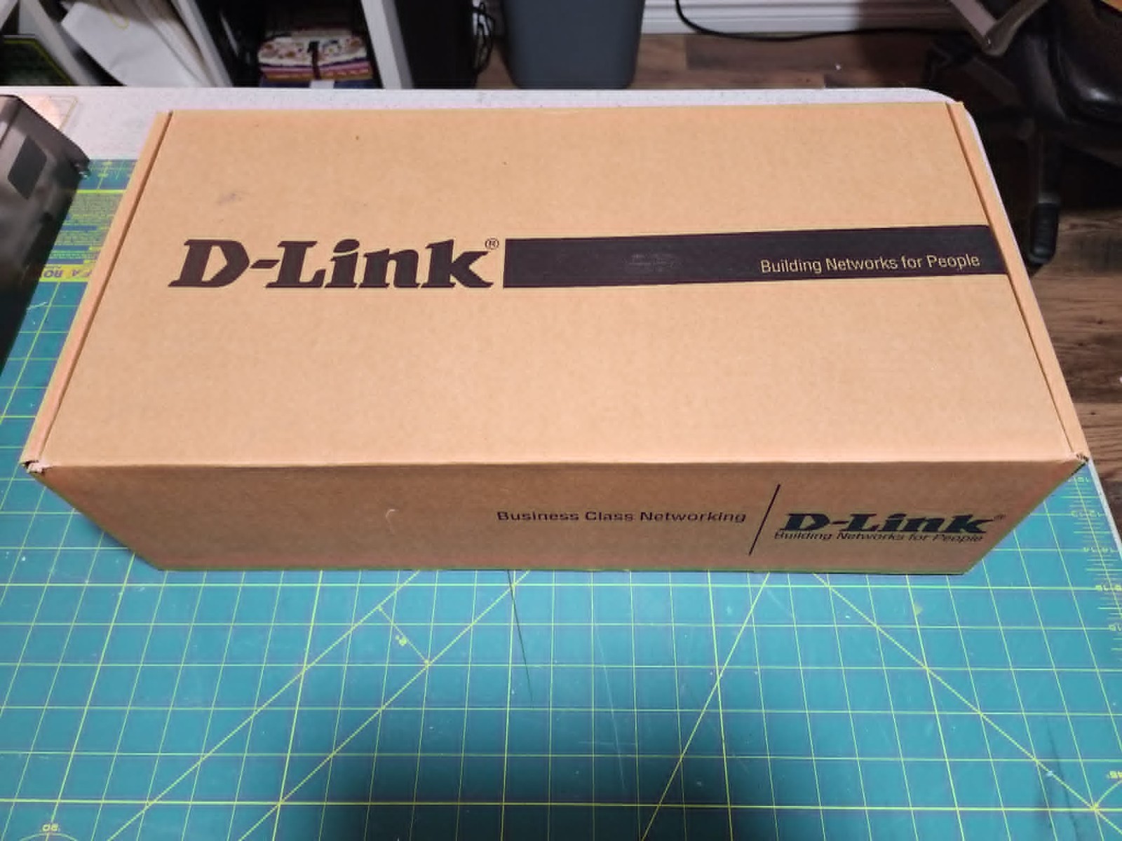 D-Link  DKVM (DKVM8E) 8-Ports External KVM switch PS/2