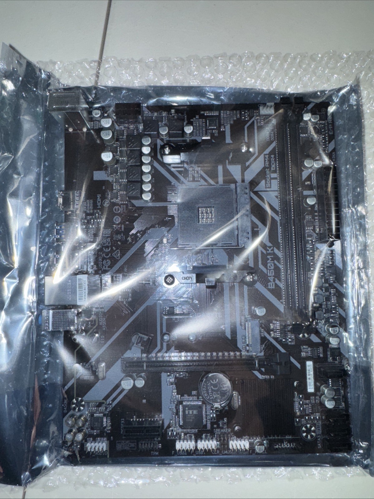 Gigabyte B450M K Socket AM4 B450 DDR4 Micro ATX (No IO Shield)