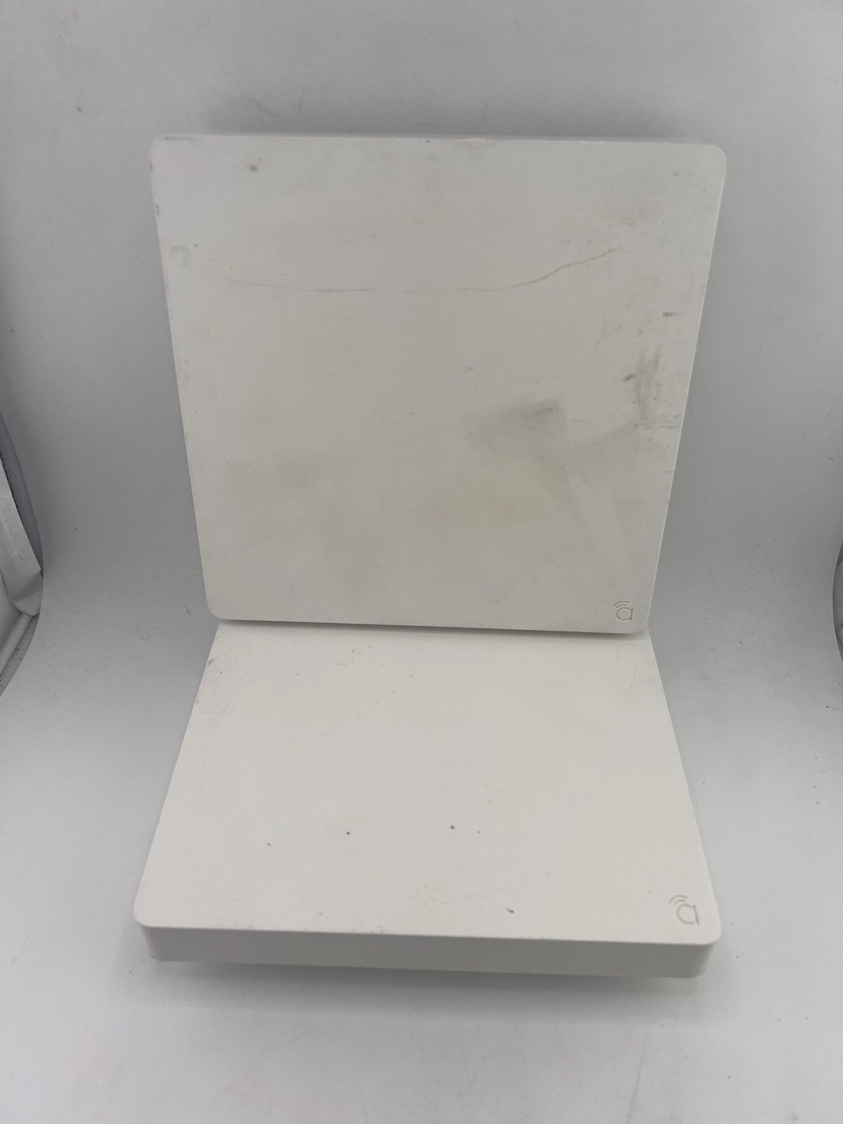 Araknis Gigabit PoE Wireless AP AN-700-AP-I-AC 2 Qty No Power Cord/Accessories
