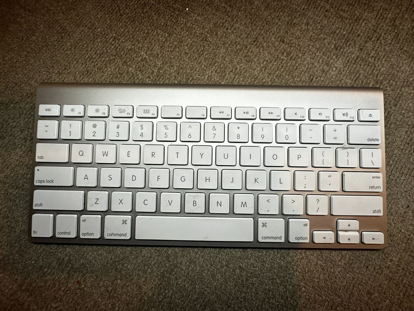 Genuine Apple Wireless Bluetooth Keyboard Model A1314 Silver Aluminum MC184LL/B