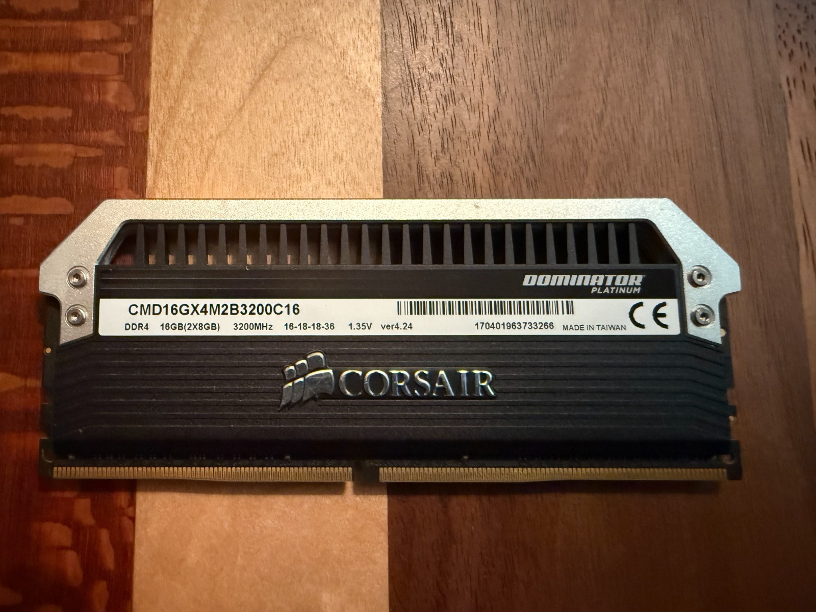 1x Corsair Dominator Platinum 8GB DDR4 3200MHz C16 RAM CMD16GX4M2B3200C16