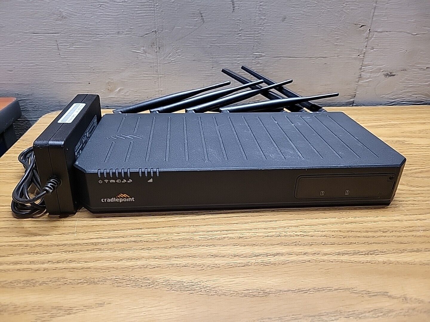 CRADLEPOINT E3000-C18B WiFi 6 Router