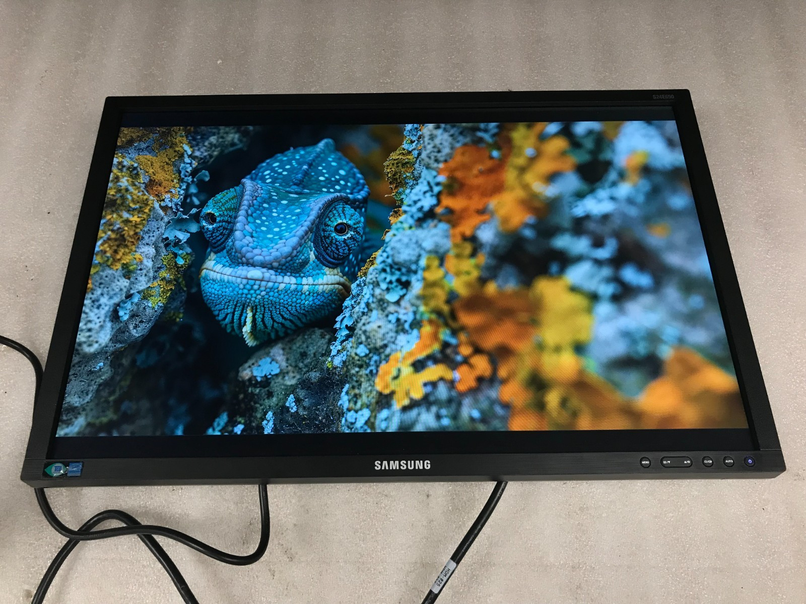 Samsung S24E650DW 24" LCD Monitor 1920x1200  DP DVI VGA - No Stand