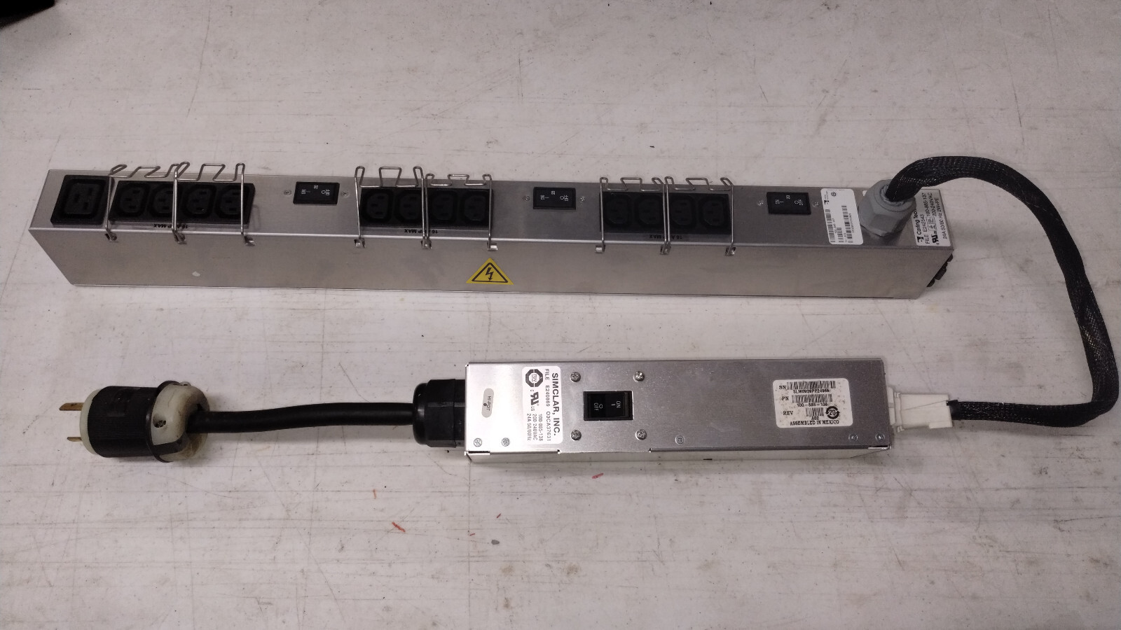 CARLING TECHNOLOGIES PDU 100-885-137 & 100-885-138 PWR STRIP & CIRCUIT BREAKER