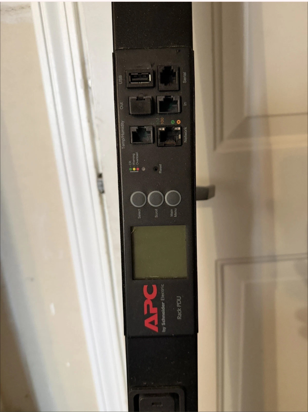 APC AP8959NA3 Rack PDU 2G, Switched, 3300VA, 208V, Output:(21)C13 & (3)C19 -R...