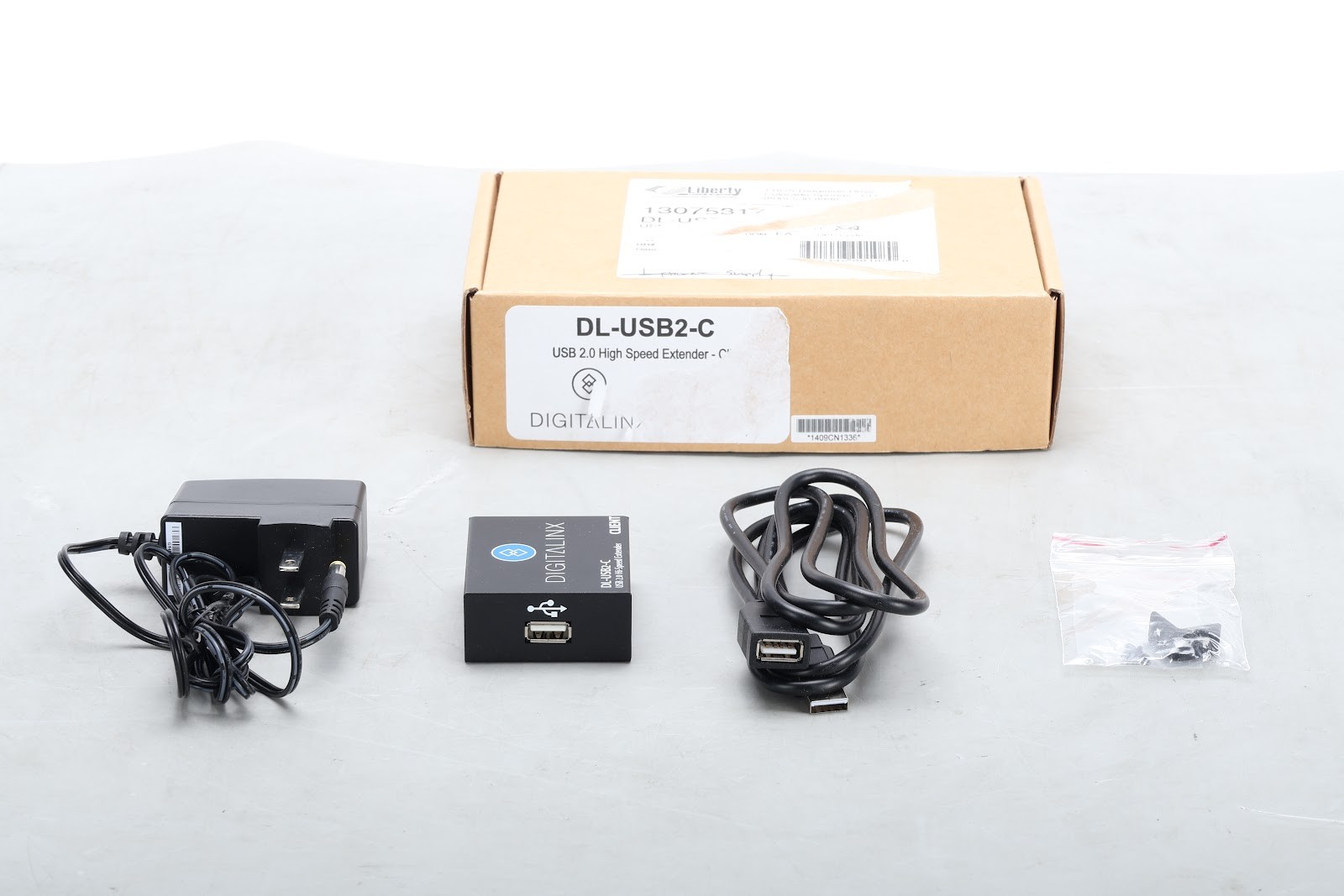 Digitalinx DL-USB2-C USB 2.0 Hi-Speed Extender With Power Supply and Accessories