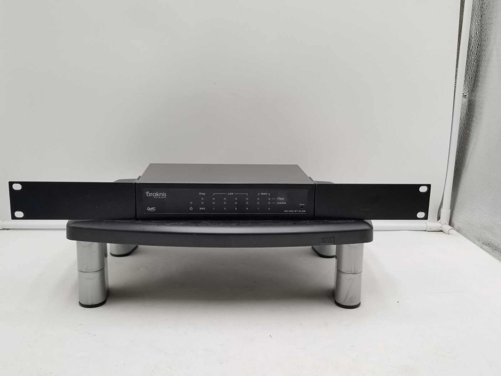 Araknis AN-300-RT-4L2W