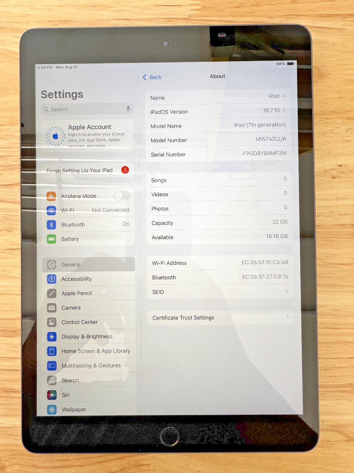 Lot of 10 Apple iPad 7th Gen 32GB Wi-Fi MW742LL/A - Space Gray - UNLOCKED