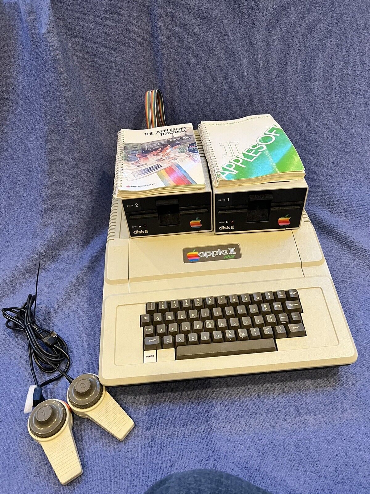 🍏 Vintage Apple II Plus, 64K RAM, Apple Paddles, 2 Drives and OG Manuals WORKS