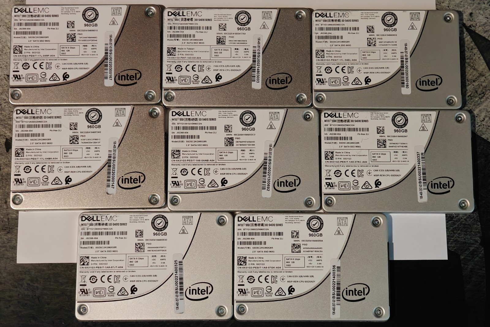 Lot of 8 - Dell Intel 0X31G3 2.5" 960GB Solid State Drive