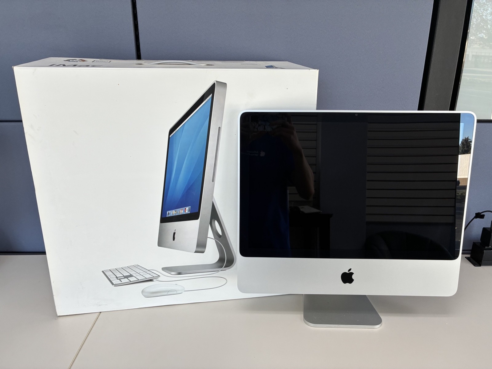Apple iMac 20 inch Mid 2007 with Box 2.0GHz Core 2 Duo Radeon 2400XT