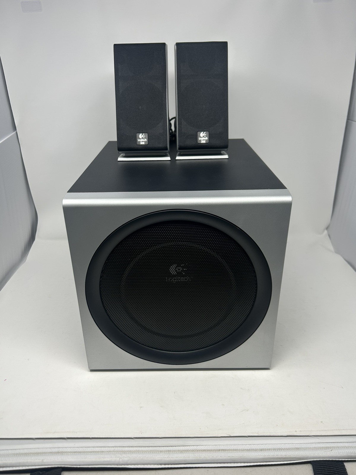 Logitech Z-2300 THX 2.1 Speaker System Subwoofer + Satellites - NO CONTROL POD