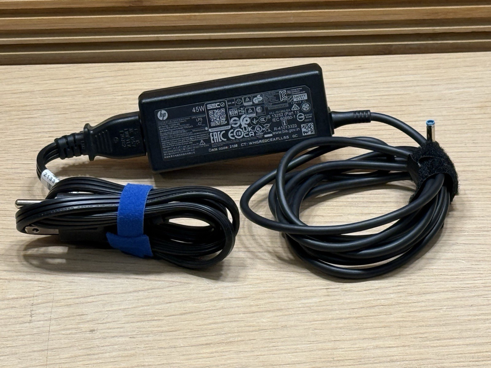 Genuine HP L25296-002 19.5V 2.31A 45W Original AC Power Adapter Charger