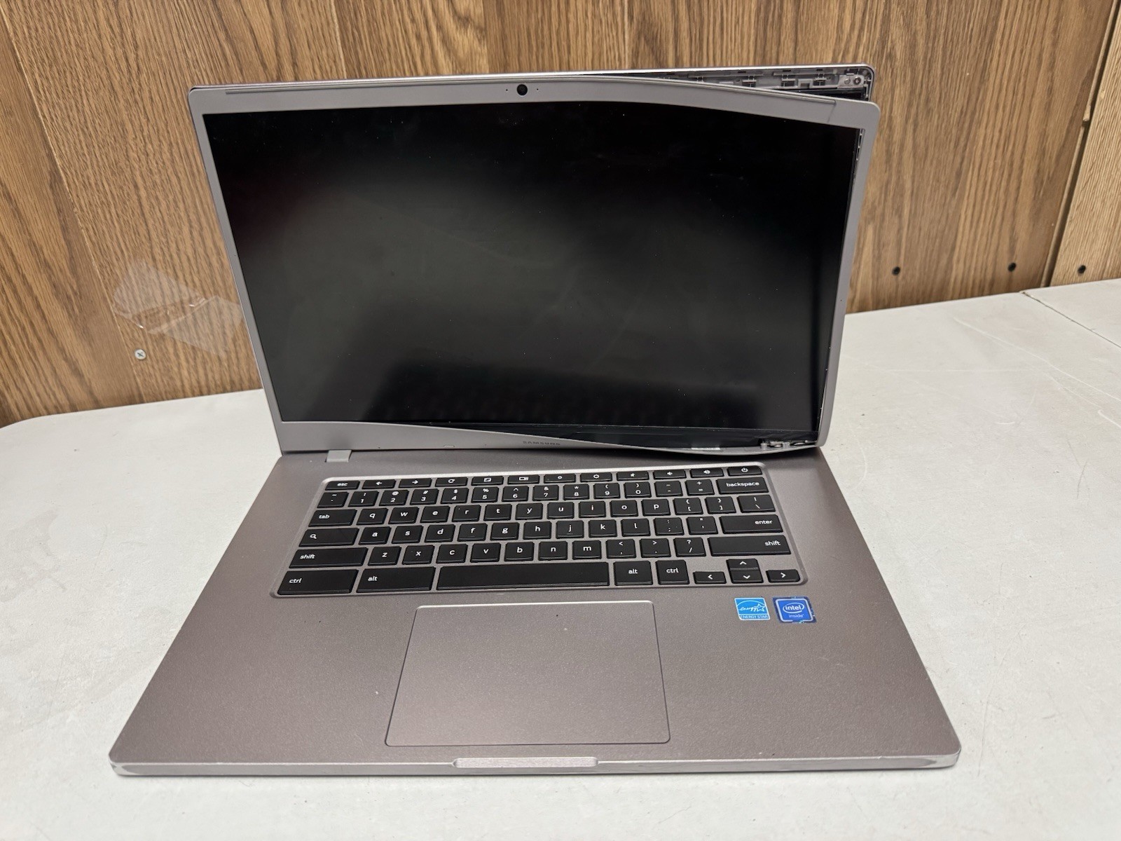 Samsung Laptop | Broken Right Hinge & Screen Damage | For Parts AS IS