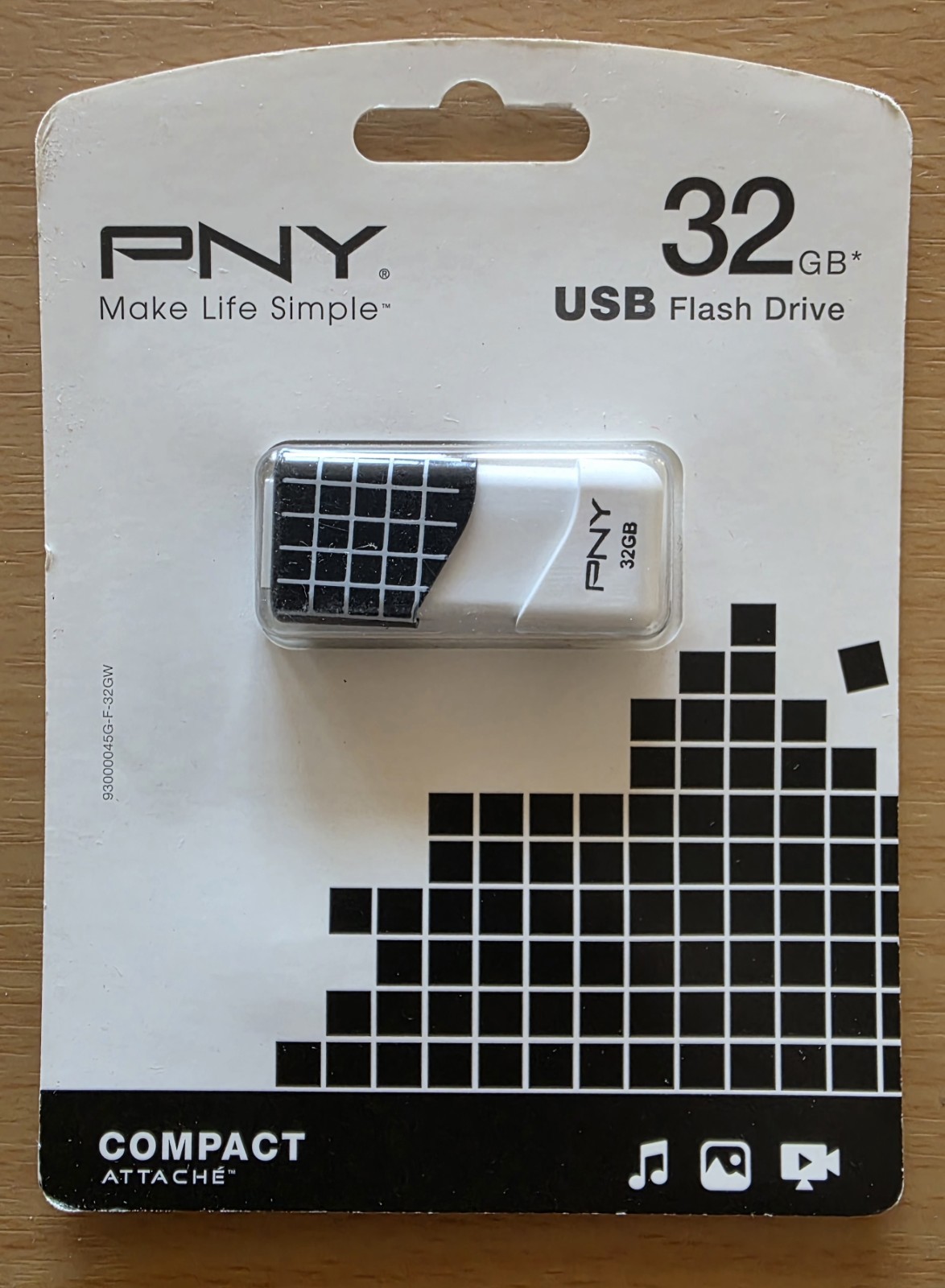 GENUINE NEW PNY 32GB Compact Attache USB Flash Drive FDD Thumb P-FD32GC0MW-GE