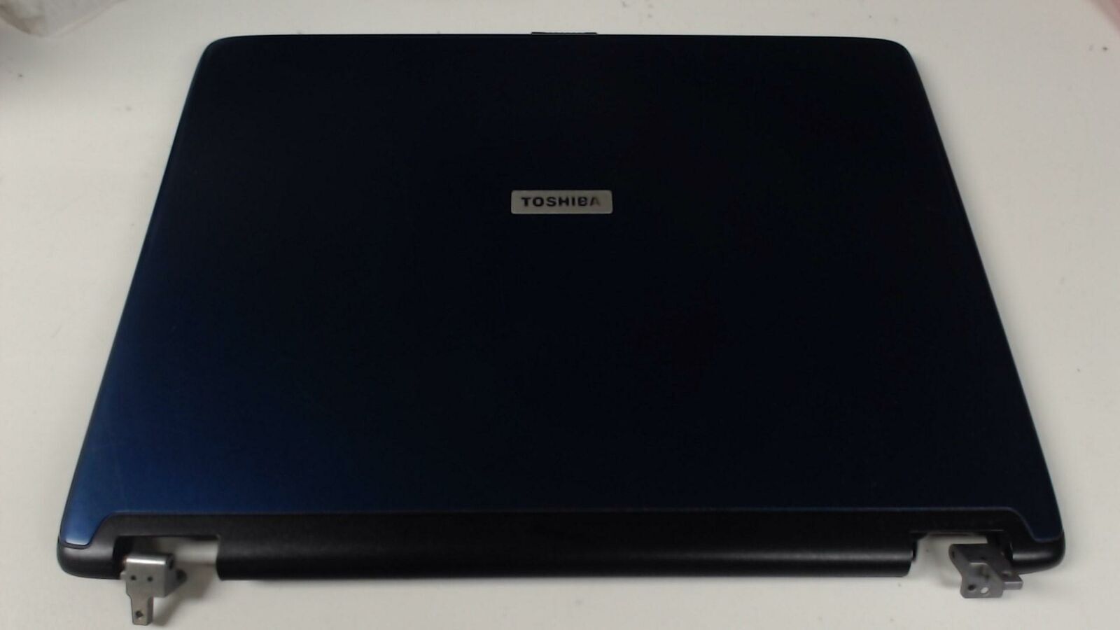 Toshiba Satellite A70 - Blue Cover Lid w/ Hinges & Cables - K000015900